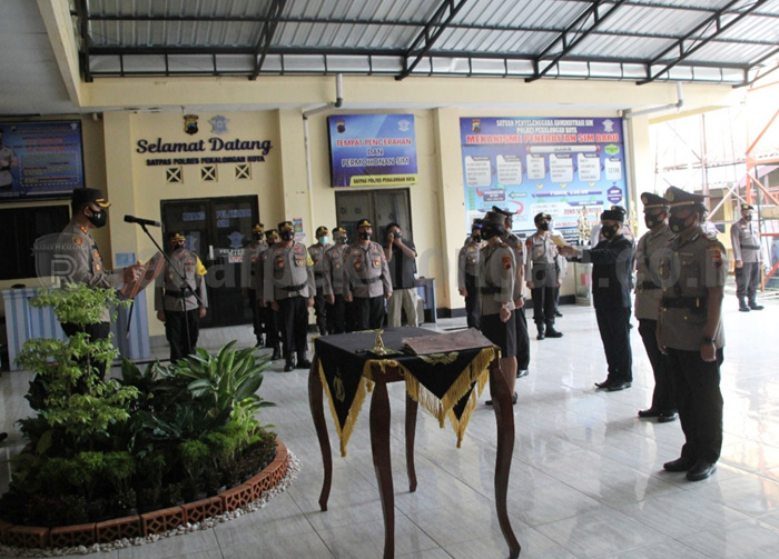 Polres Bagikan 1 Ton Beras untuk Warga Terdampak Covid