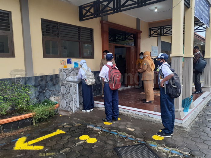 PTM Terbatas Dibagi Tiga Gelombang