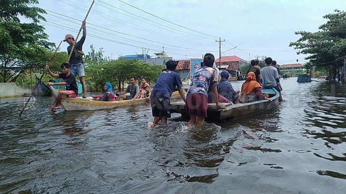 16 Kelurahan Masih Terendam