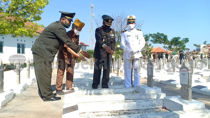 Kodim Lakukan Ziarah dan Tabur Bunga di TMP