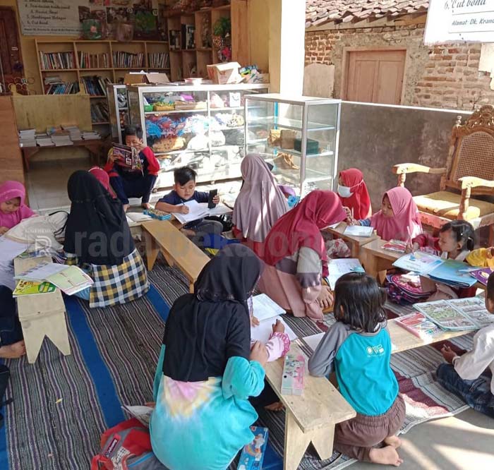 Keren, Anak-Anak Desa Dibekali Kemampuan Bahasa Inggris
