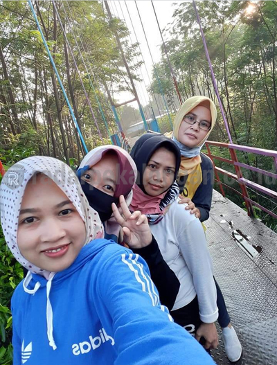 Jembatan Pelangi di Desa Karangjati jadi Spot Selfie Alami