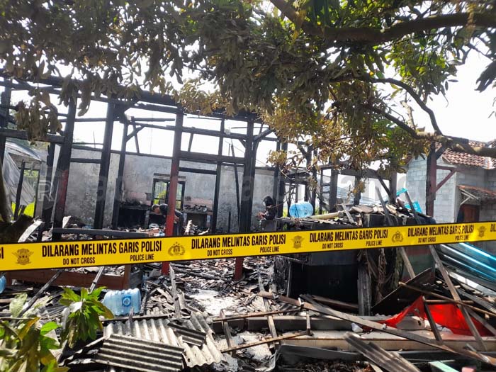 Ditinggal Ngaji, Rumah-Toko Ludes Terbakar