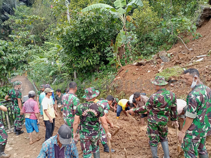 Duh, Longsor Lebakbarang Meluas