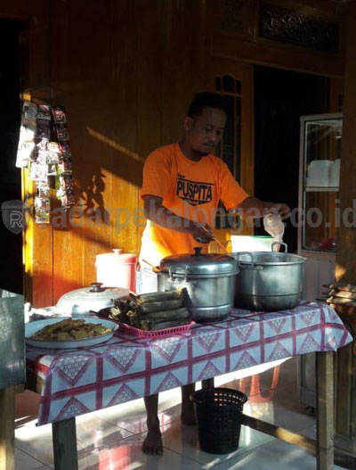 Pemusik Dangdut Banting Setir Jual Lontong Opor di Tengah Pendemi Covid-19