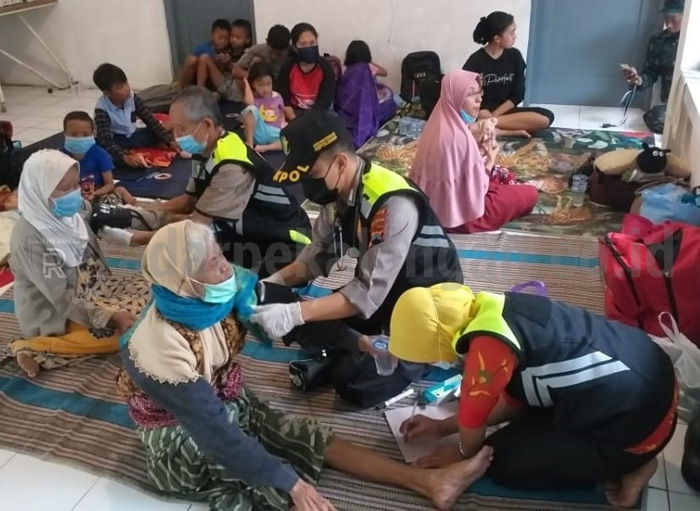 Pengungsi Korban Banjir Dicek Kesehatan