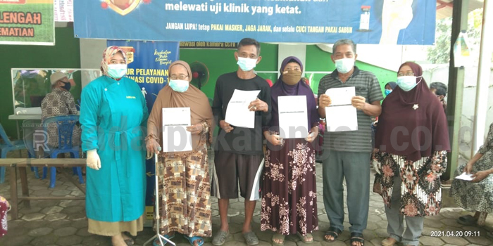 Banyak Lansia Takut Vaksinasi Karena Hoaks