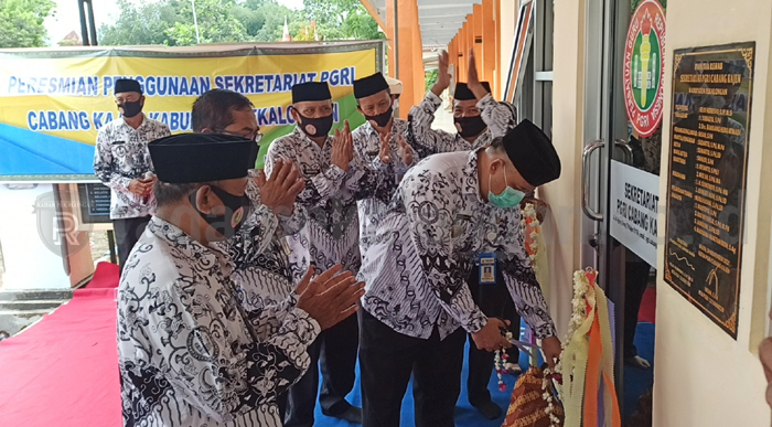 Hari Guru Nasional, PGRI Kajen Resmikan Sekretariat Baru