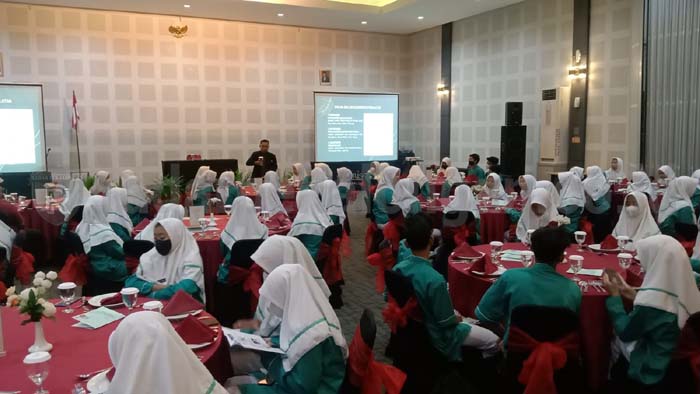 Siswa Dilatih Table Manner