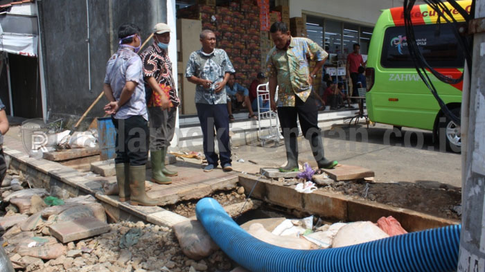 Dipasang Pompa, Rob di Dua Titik Reda