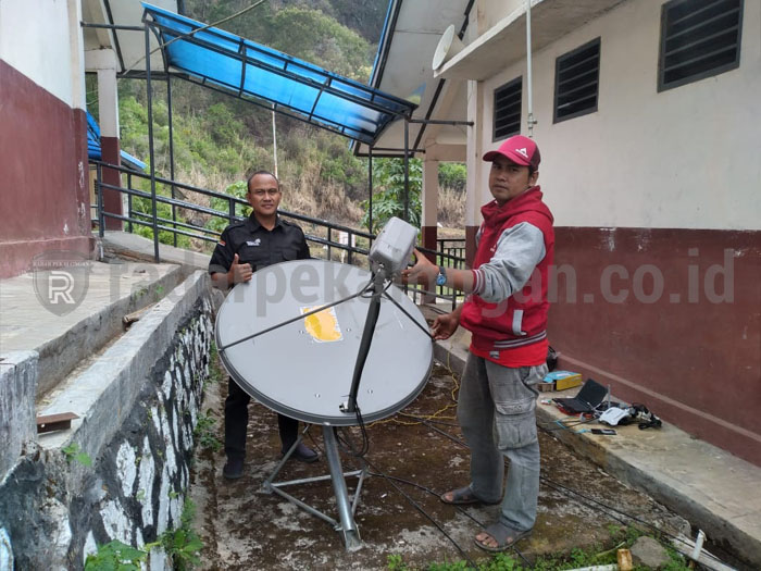 Alhamdulillah, SMPN 4 Bawang Dibantu Jaringan Internet Telkomsat