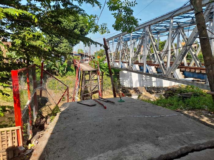 Jembatan Sasak Putus, Aktivitas Warga Terhambat