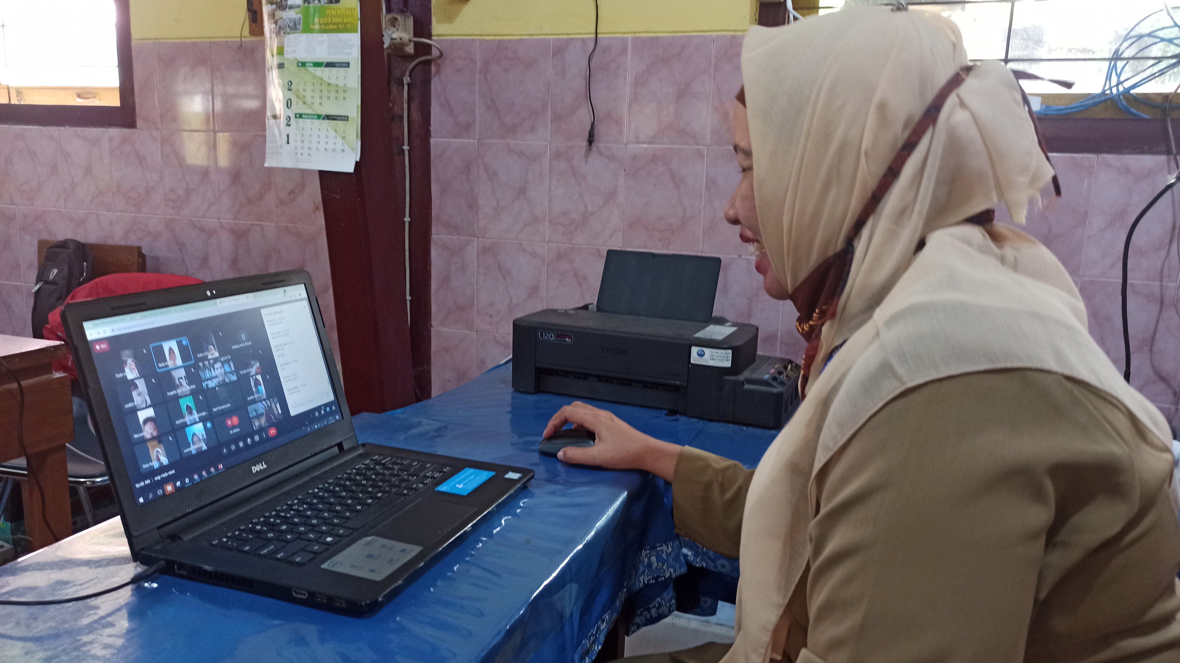 Cegah Covid-19, Siswa Dikenalkan Lingkungan Sekolah Via Daring