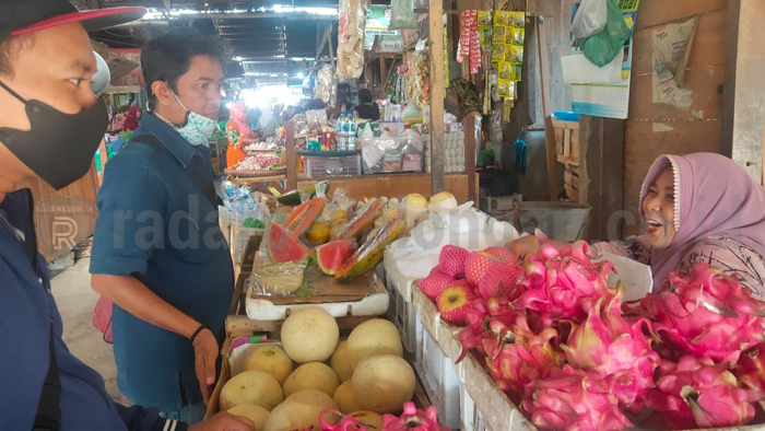 Harga Naik, Pedagang Buah Keluhkan Sepinya Pembeli