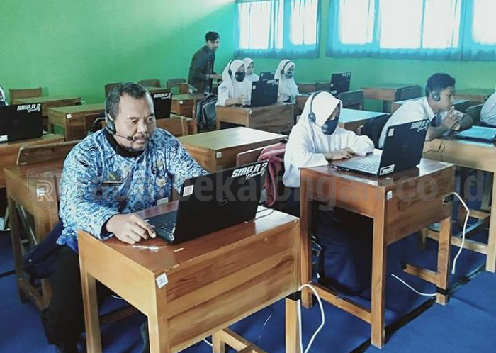 Produktif Selama Pandemi, Ikuti Ratusan Seminar