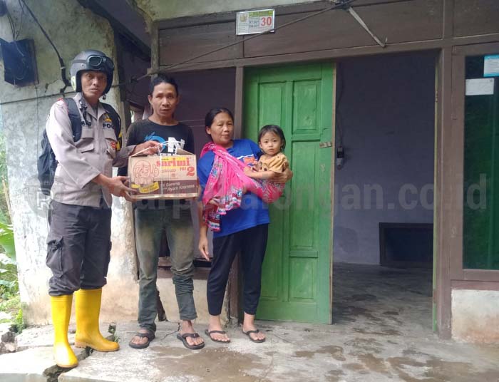 Digoyang Tanah Gerak, Rumah Warga Rusak