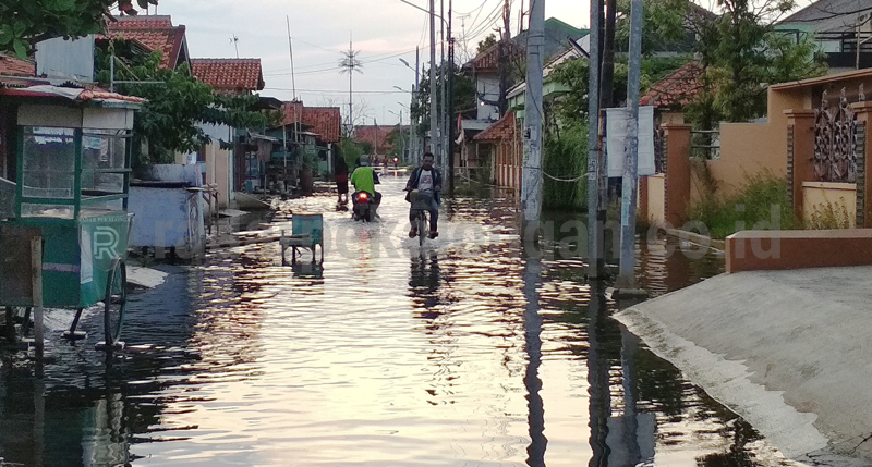 Tiga Hari, Genangan Di Jalan Angkatan 66 Belum Surut