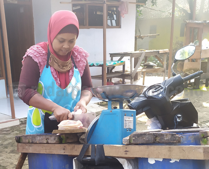 Jelang Nataru, Harga Daging Ayam Merangkak Naik