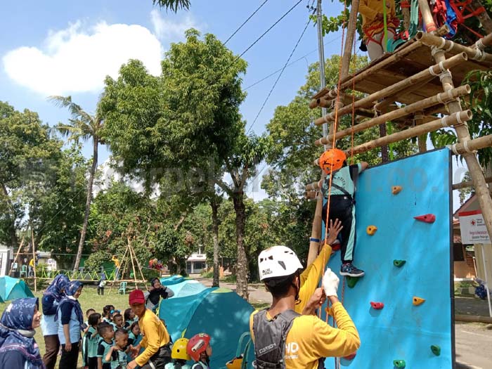 Latih Mental Siswa dengan Outing Class