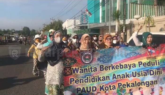 Wanita Berkebaya Peduli PAUD