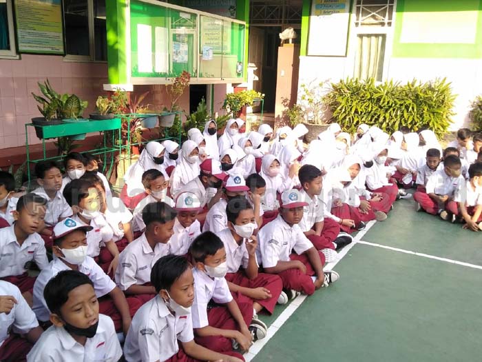 Dari Infaq Rutin, Siswa SD Proyonanggan 01 Kurbankan 3 Kambing
