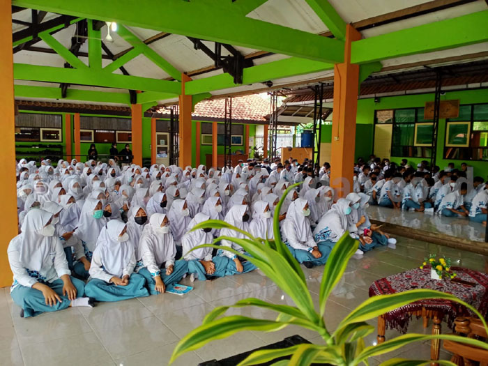 Gandeng Alumni, SMAN 2 Batang Kenalkan PTN-PTS ke Siswanya