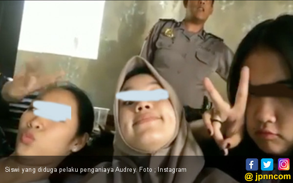 Tak Ada Penyesalan, Terduga Pelaku Penganiaya Audrey Santai Buat Video di Kantor Polisi