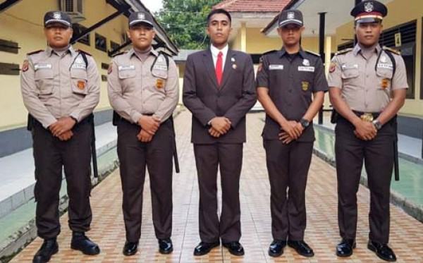 Seragam Satpam Kini Persis Polisi