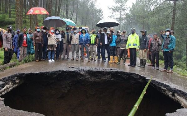 Jalan Brebes-Tegal Ambles Sudah Ditangani, Minggu Ini Ditarget Selesai