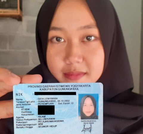 Dita Leni Ravia, Siswi SMK yang Namanya Viral di Medsos